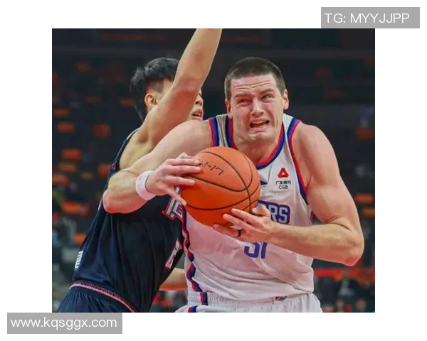 张庆鹏：从篮球场上的拼搏者到人生舞台上的励志典范