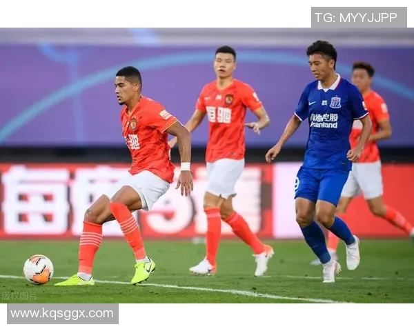 恒大与申花激战正酣比分悬念不断引发球迷热议