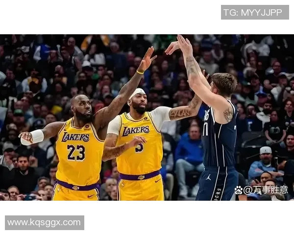 湖人对阵爵士精彩瞬间集锦高清图片分享与赛场回顾 湖人对阵爵士精彩瞬间集锦高清图片分享与赛场回顾
