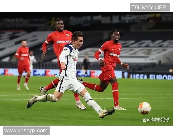 阿斯顿维拉队与博尔顿的激烈对决展现足球魅力与团队精神 阿斯顿维拉队与博尔顿的激烈对决展现足球魅力与团队精神